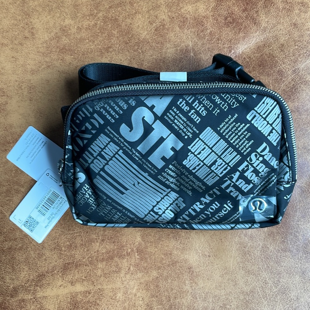 NWT Lululemon Everywhere Belt Bag 1L Manifesto Print Black Silver
